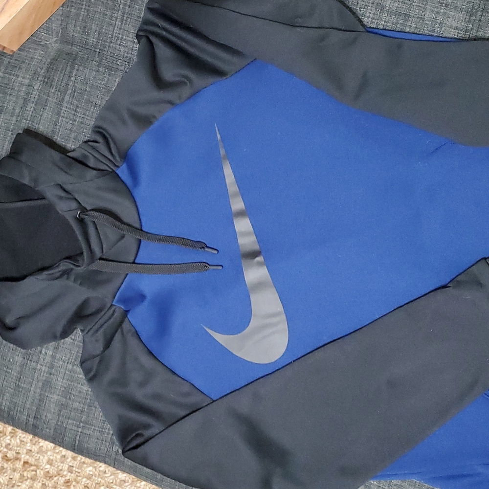 Mens M  nike fleece lined pullover black and blue. Black check, sleeve and hood